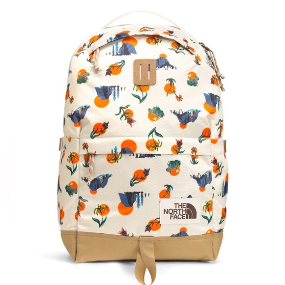 The North Face Handbags - BNWT 🧡⛰️ North Face Berkeley Daypack